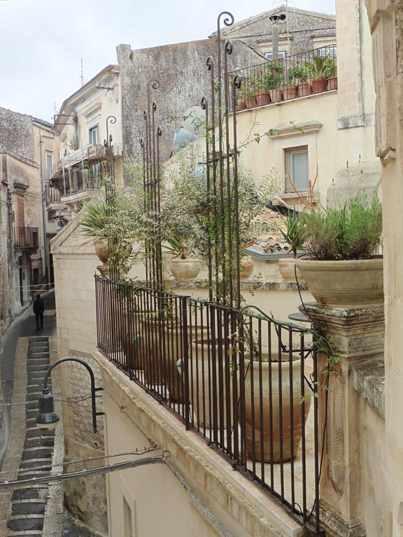 Апартаменты Palazzo Degli Olivi Модика Экстерьер фото